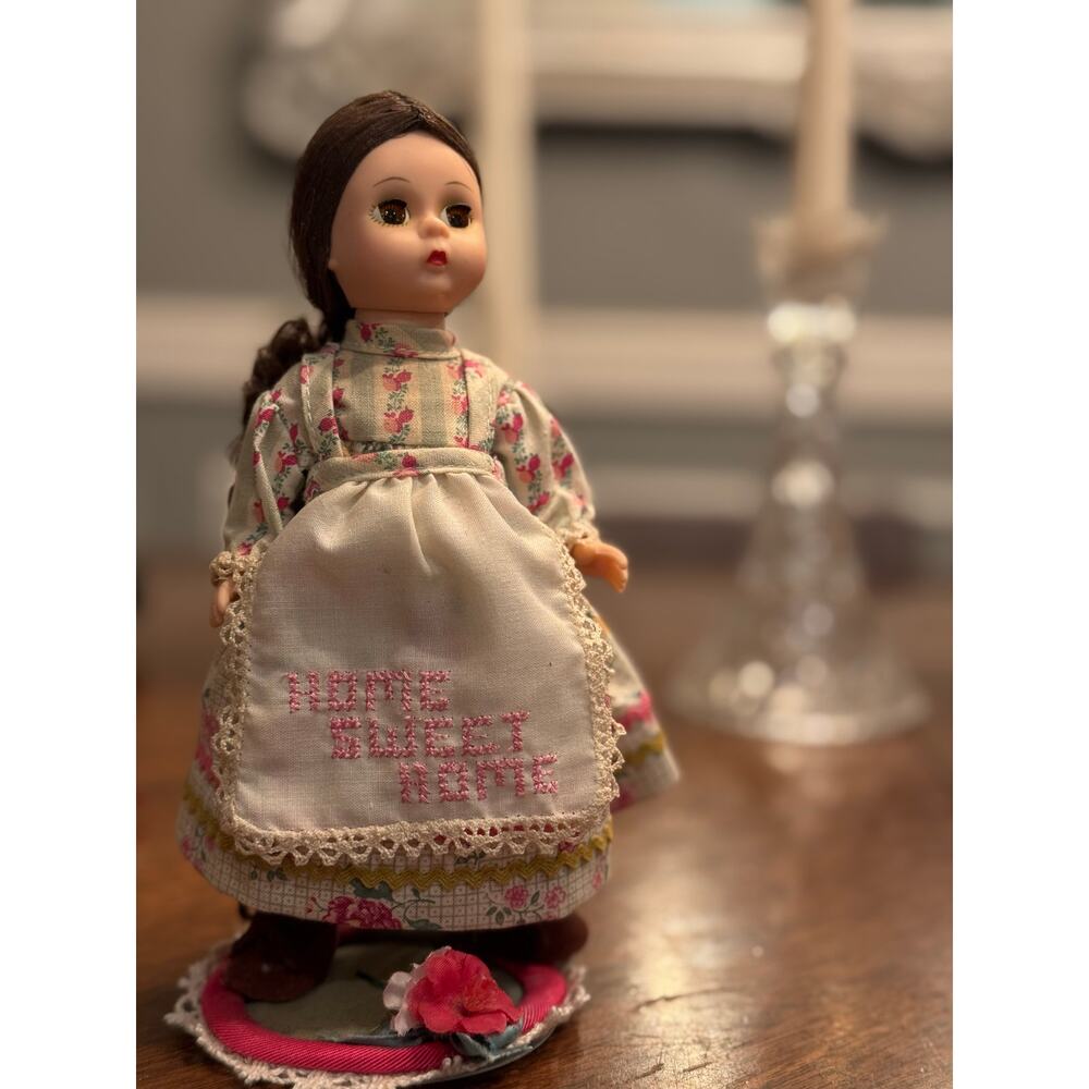 Vintage 1995 Ann Rast Designs "Auntie Em" Folk Art Stand Doll Country Decor